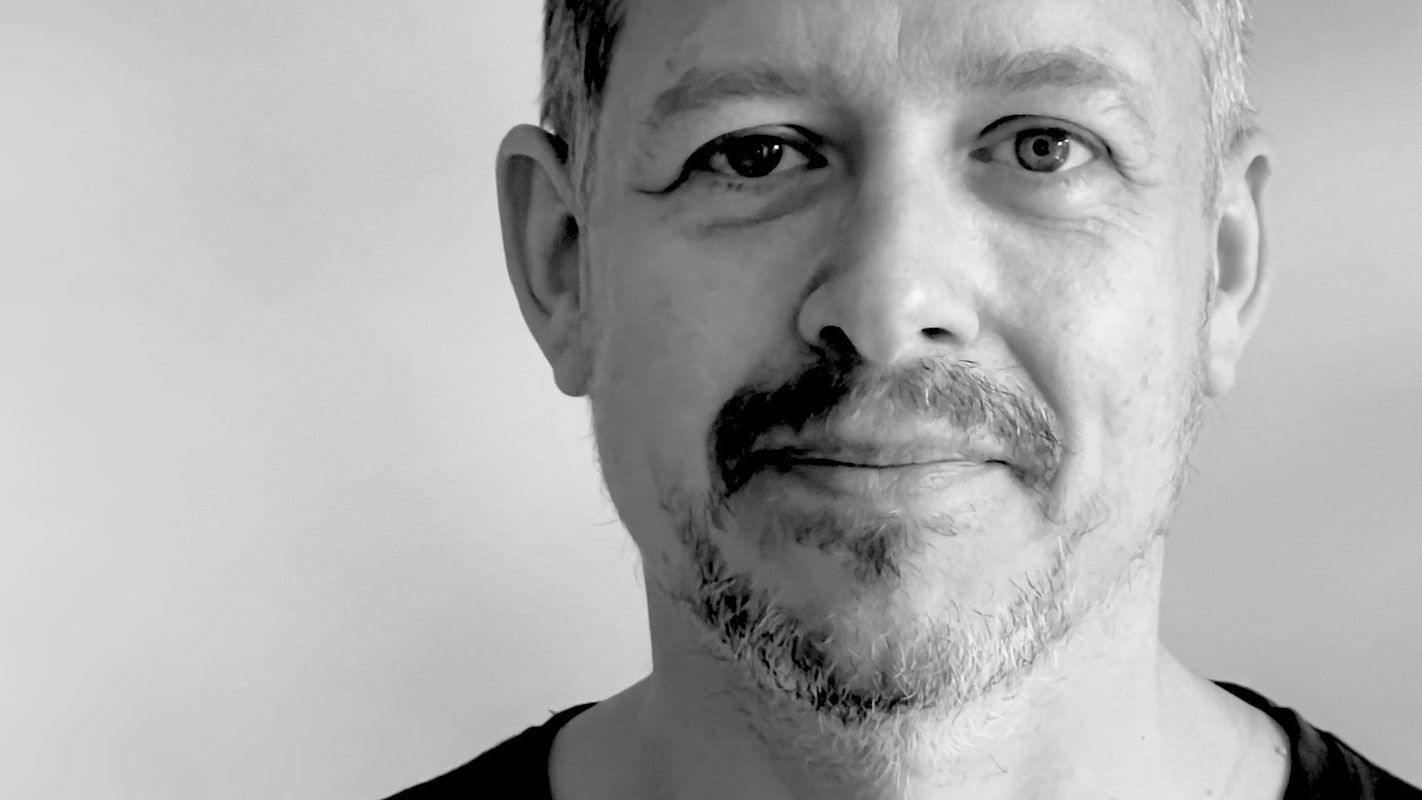art talk med mikkel pedersbaek i udstillingen aflejringer ilden kemien og systemerne kultur koege