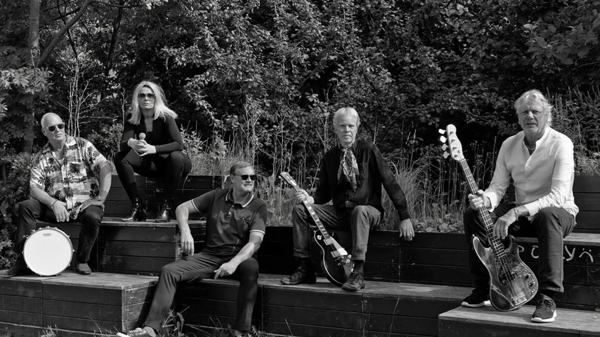 backdated spiller live i hugos kaelder kultur koege