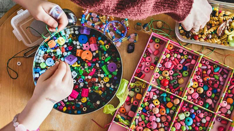 boernenes smykkevaerksted slip fantasien loes med perler