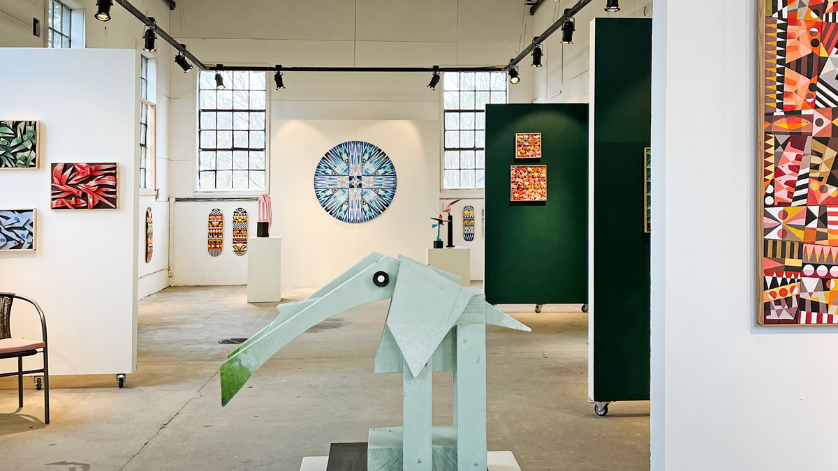 hans kjaer bringer farver og fantasi til koege enkel kunst fra hjertet med roedder i ghana kulturnyt paa kultur koege