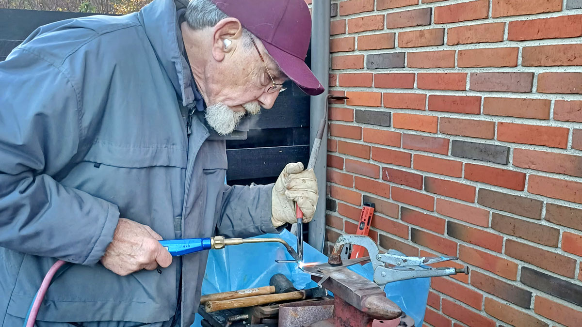 indvielse af ny skulptur lavet af jens benfeldt markerer bibliotekets arbejde med fn s verdensmaal 2 kulturnyt paa kultur koege