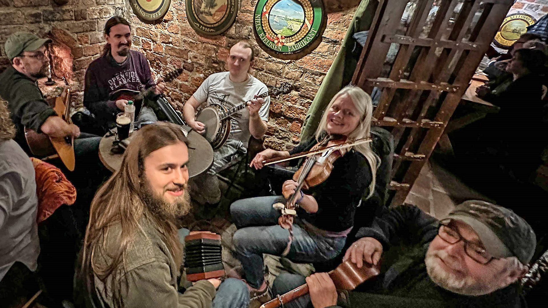 irish jam oplev irsk musiktradition i hugos kaelder 2 kultur koege