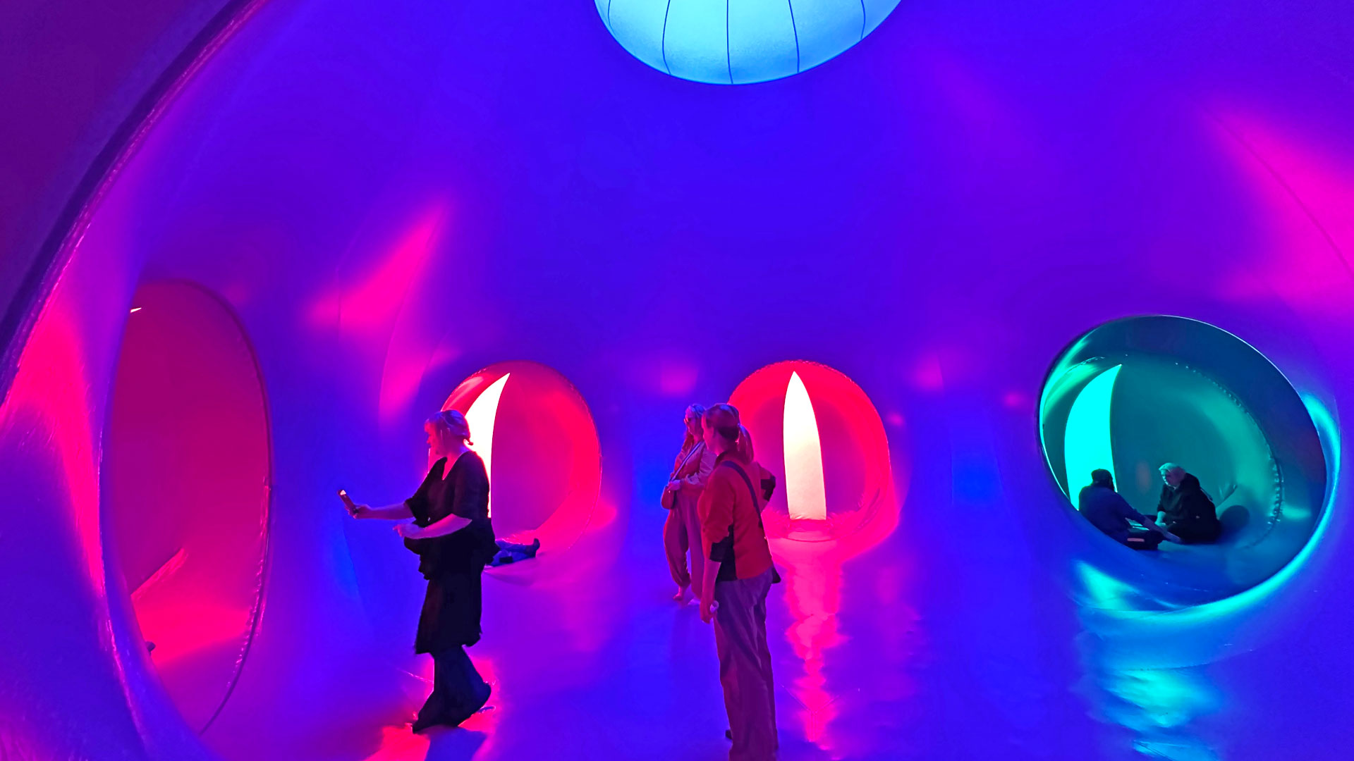 myriad oplev en altomsluttende kunstinstallation kultur koege