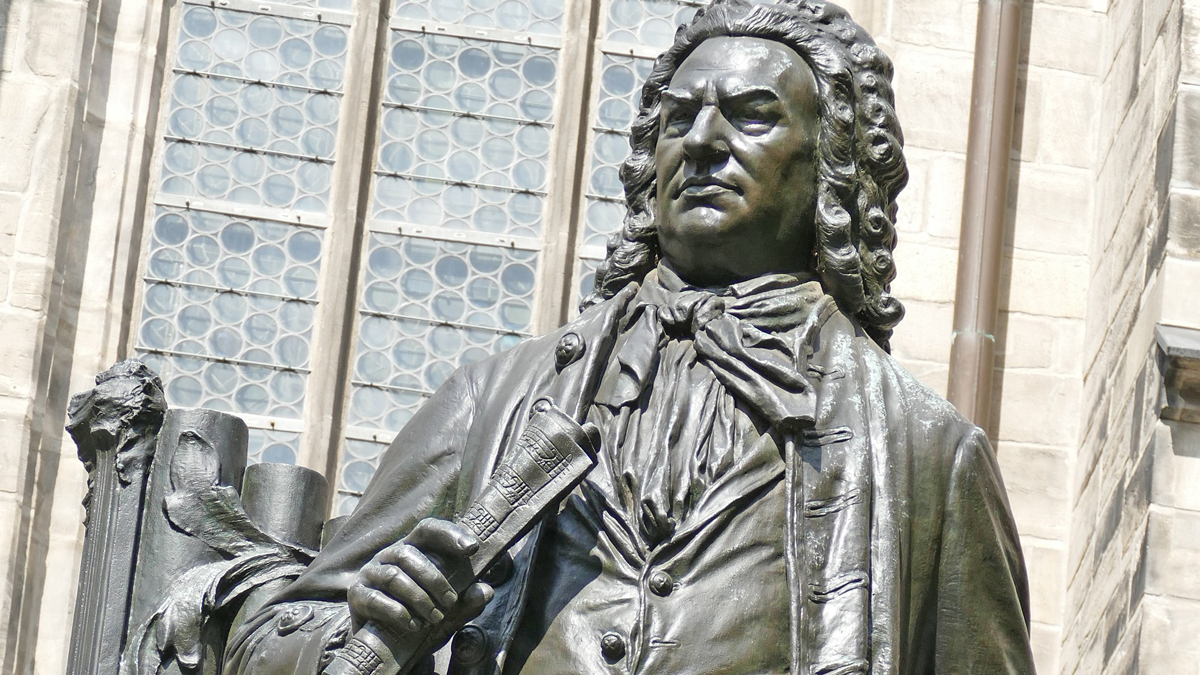 oplev bachs smukke cellosuiter naar herfoelge kirke byder paa koncert kultur koege