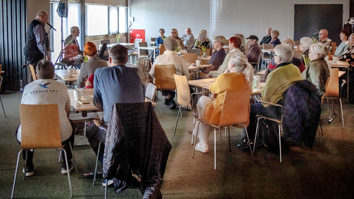 syng efteraaret ind med faellessang i ravnsborghallen