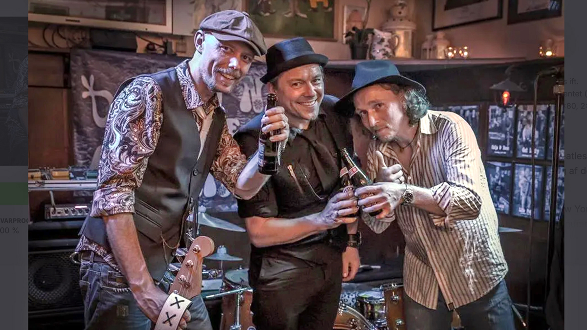 the new blue flames spiler live i hugos kaelder kultur koege